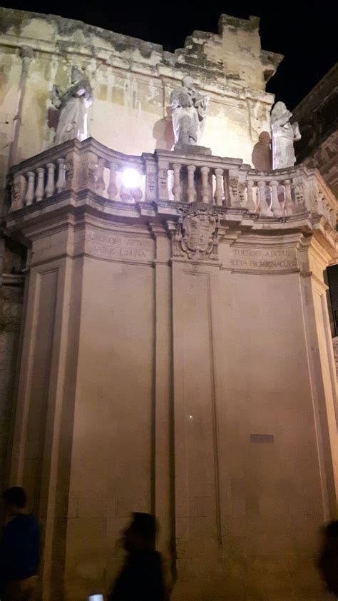 Propilei di Piazza Duomo a Lecce
