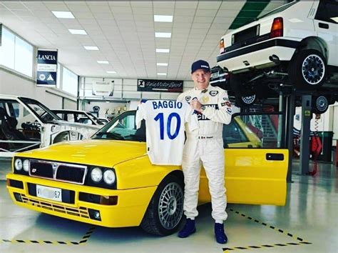 Roberto Baggio durante un evento benefico