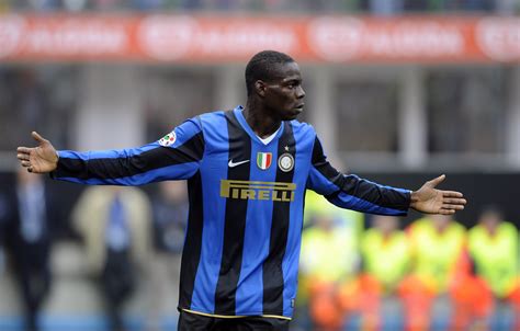 Mario Balotelli in azione con la maglia dell'Inter Primavera