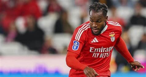 Il giovane Renato Sanches con la maglia del Benfica