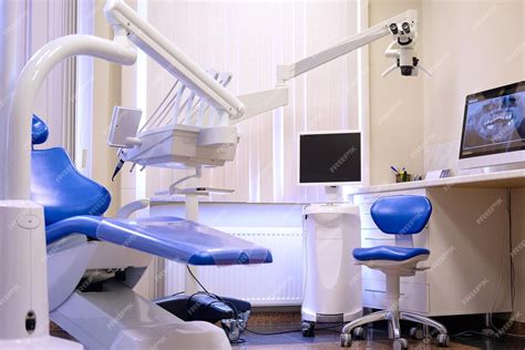 Studio dentistico moderno con attrezzature all'avanguardia