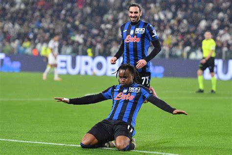 Ademola Lookman che esulta dopo un gol