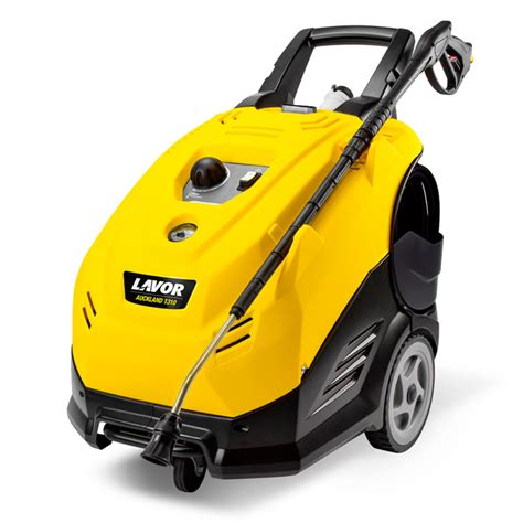 Vari modelli di idropulitrici Lavor in azione