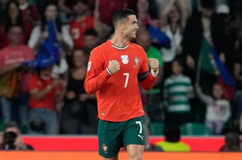 Cristiano Ronaldo esulta