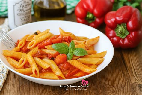 Piatto di pasta fatta in casa con sugo