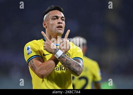 Lautaro Martinez festeggia un gol