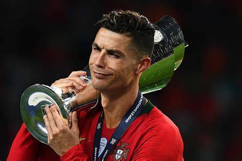 Cristiano Ronaldo con la Coppa di Euro 2016