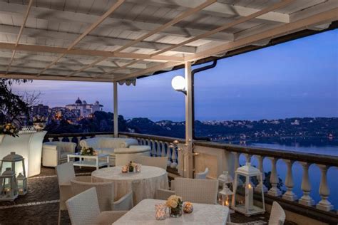 Castel Gandolfo con vista sul Lago Albano