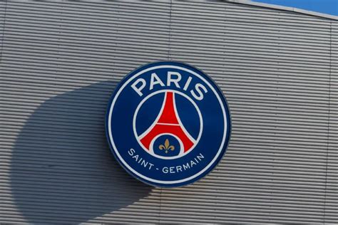 Nuova maglia Home PSG 2025/26 con dettagli ispirati alla Tour Eiffel