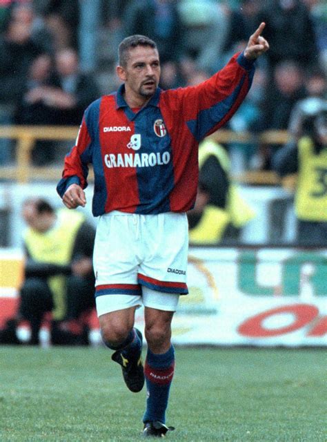 Roberto Baggio con la maglia del Bologna