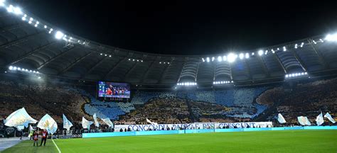 Coreografia aquila imponente