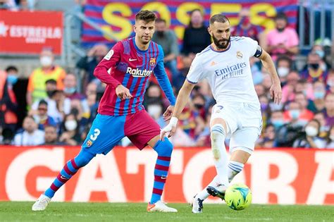 Squadre di calcio Liverpool e Real Betis che si affrontano