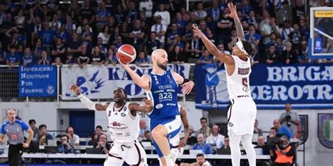 Coppa di basket e giocatore MVP