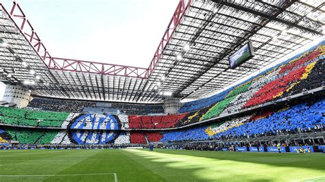 Foto dei tifosi festanti a San Siro