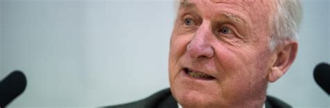 Giovanni Trapattoni durante una conferenza stampa