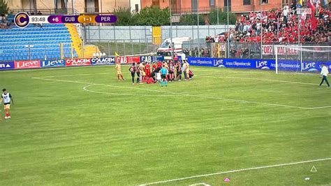 Giocatori a terra dopo uno scontro di gioco