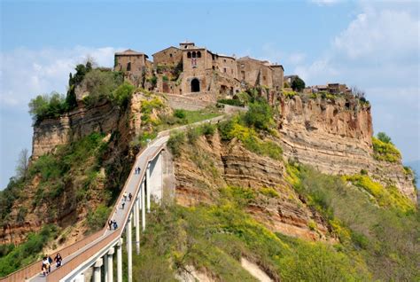 Civita di Bagnoregio con il ponte pedonale