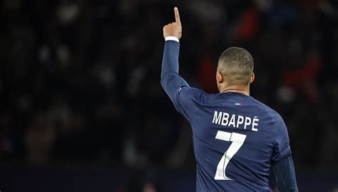 Kylian Mbappé che esulta dopo un gol