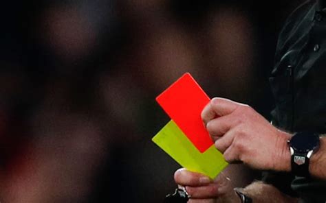 Cartellini giallo e rosso nel calcio