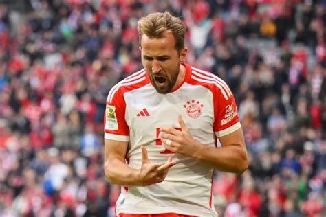 Harry Kane segna il gol del vantaggio per il Bayern Monaco