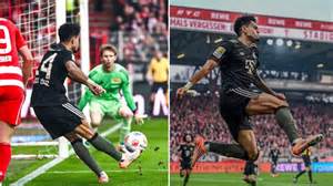 Luis Diaz festeggia il gol del raddoppio per il Bayern Monaco