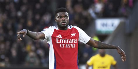 Foto di Thomas Partey con la maglia dell'Arsenal