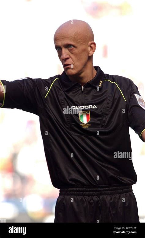 Pierluigi Collina durante una partita