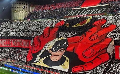 Coreografia dei tifosi del Milan a San Siro