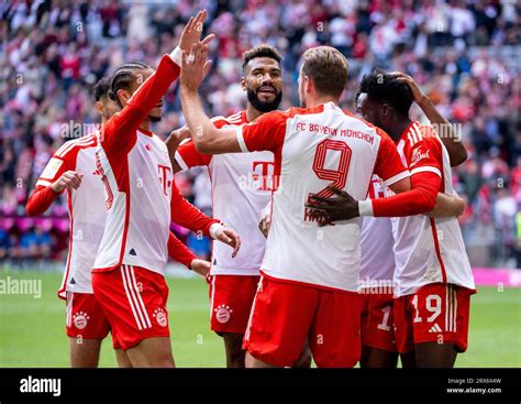 Giocatori del Bayern Monaco festeggiano un gol