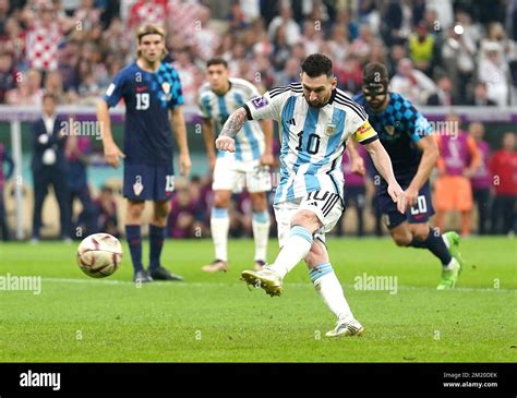 Lionel Messi che segna un gol