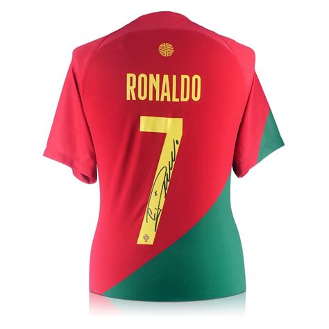 Cristiano Ronaldo con la maglia della nazionale portoghese