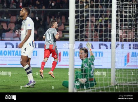 Esultanza gol Cremonese