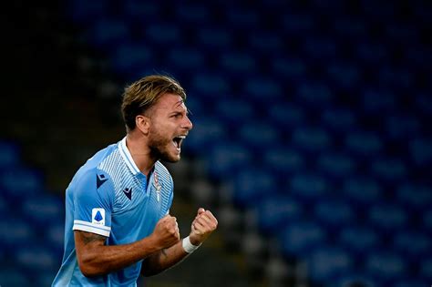 Ciro Immobile esulta dopo un gol