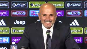 Luciano Spalletti che parla alla stampa