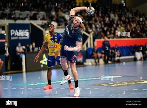 Giocatori del PSG durante una partita di pallamano