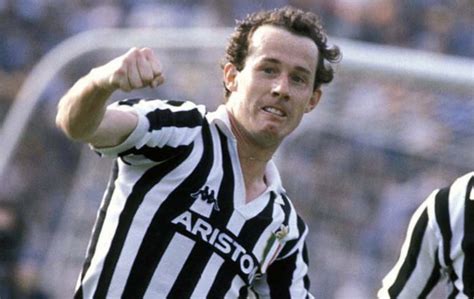 Liam Brady che calcia un rigore decisivo