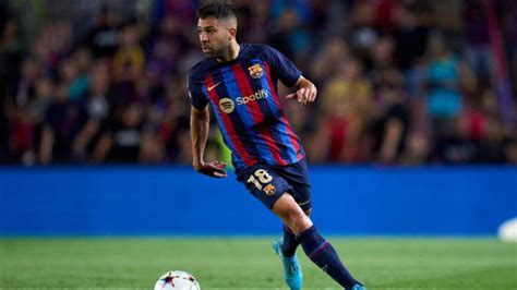 Jordi Alba che corre sulla fascia sinistra durante una partita del Barcellona