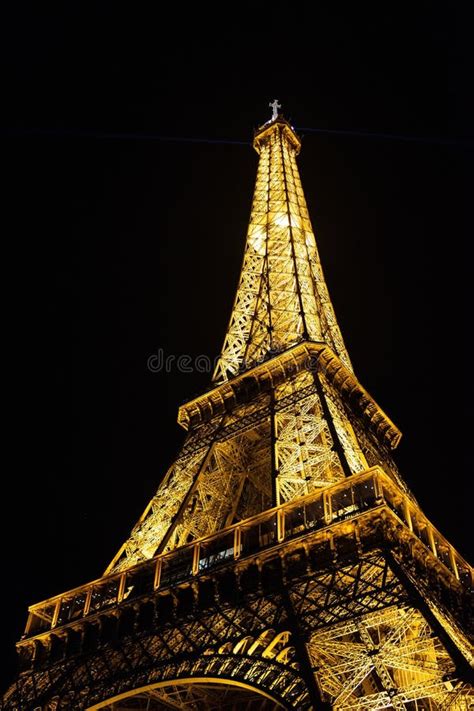 Torri Eiffel durante la notte