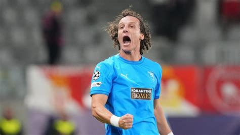 David Luiz festeggia un gol contro il Chelsea