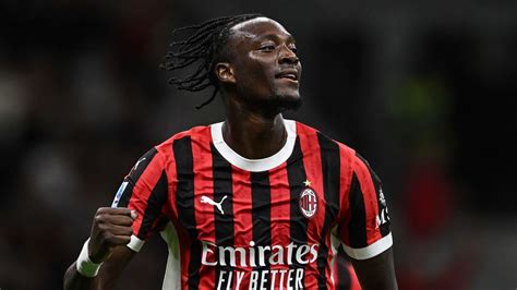 Tammy Abraham in azione con la maglia del Milan