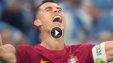 Cristiano Ronaldo che esulta con la nuova posa