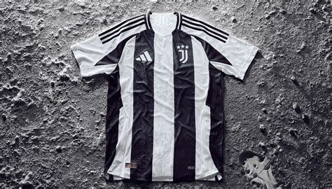 Logo Juventus e Adidas sulla maglia da basket