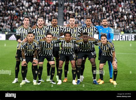 I giocatori della Juventus provano giocate di basket