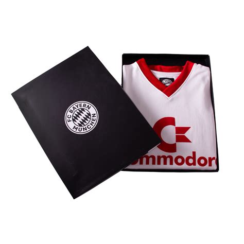 Collage di maglie storiche del Bayern Monaco