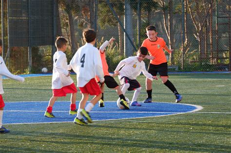Azioni di gioco di una partita di calcio giovanile