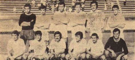 Foto storica della squadra dell'Arsenal che vince il double nel 1971