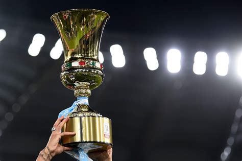 Immagine della coppa della Liga spagnola con un elenco di squadre vincitrici.