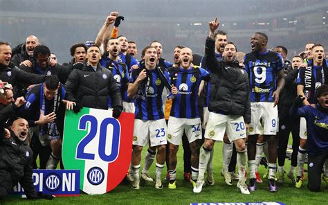 Schermata di gioco Mini Football con giocatori in azione