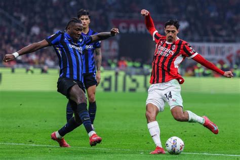 Foto di un gol iconico nel derby di Milano