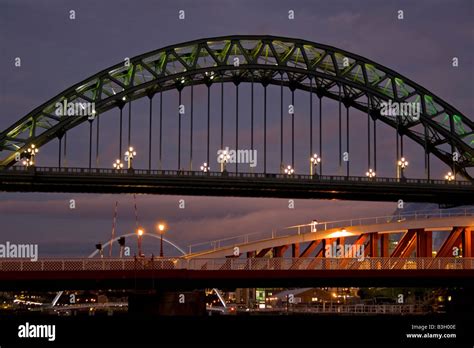 Tyne Bridge di notte